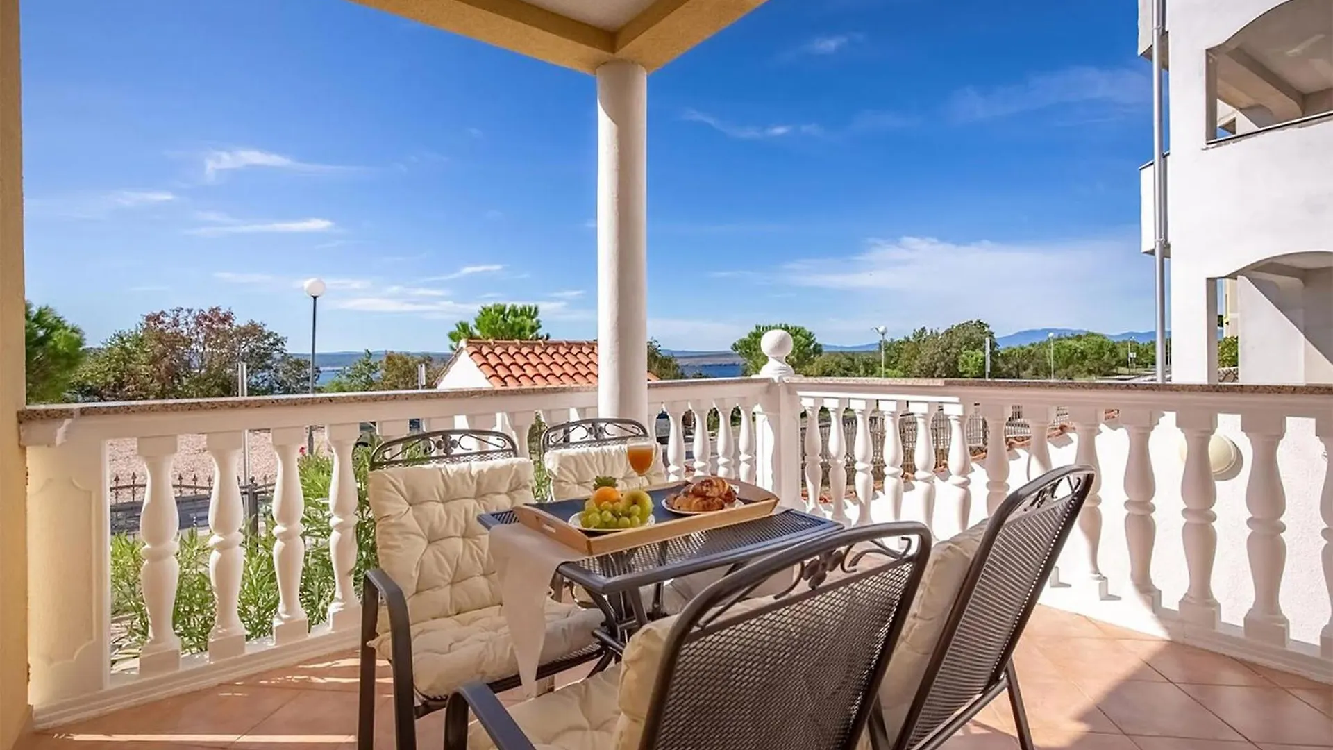 Gorgeous Apartment In Dramalj With Kitchen Croazia
